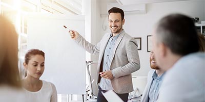 العمل مع شركة خدمات متكاملة